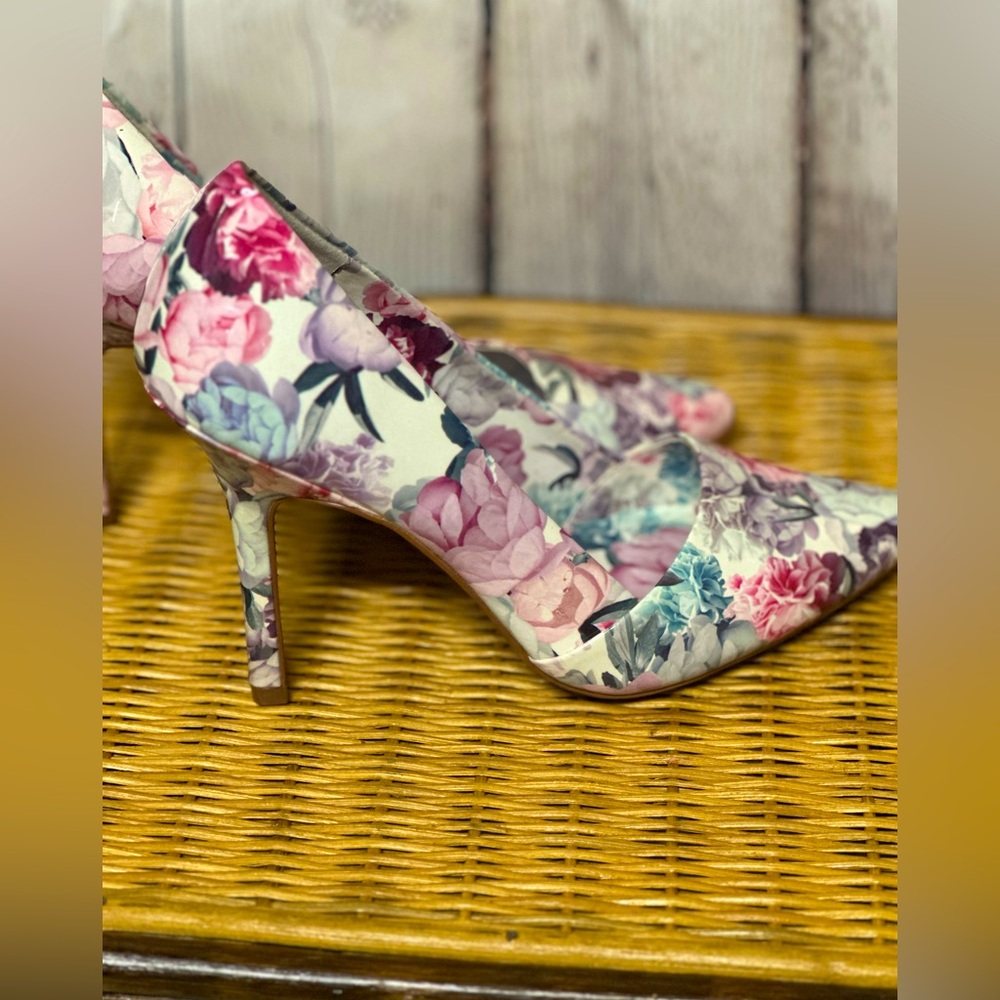 Elle Floral Pastel Watercolor Pointed Toe Heels 7.5